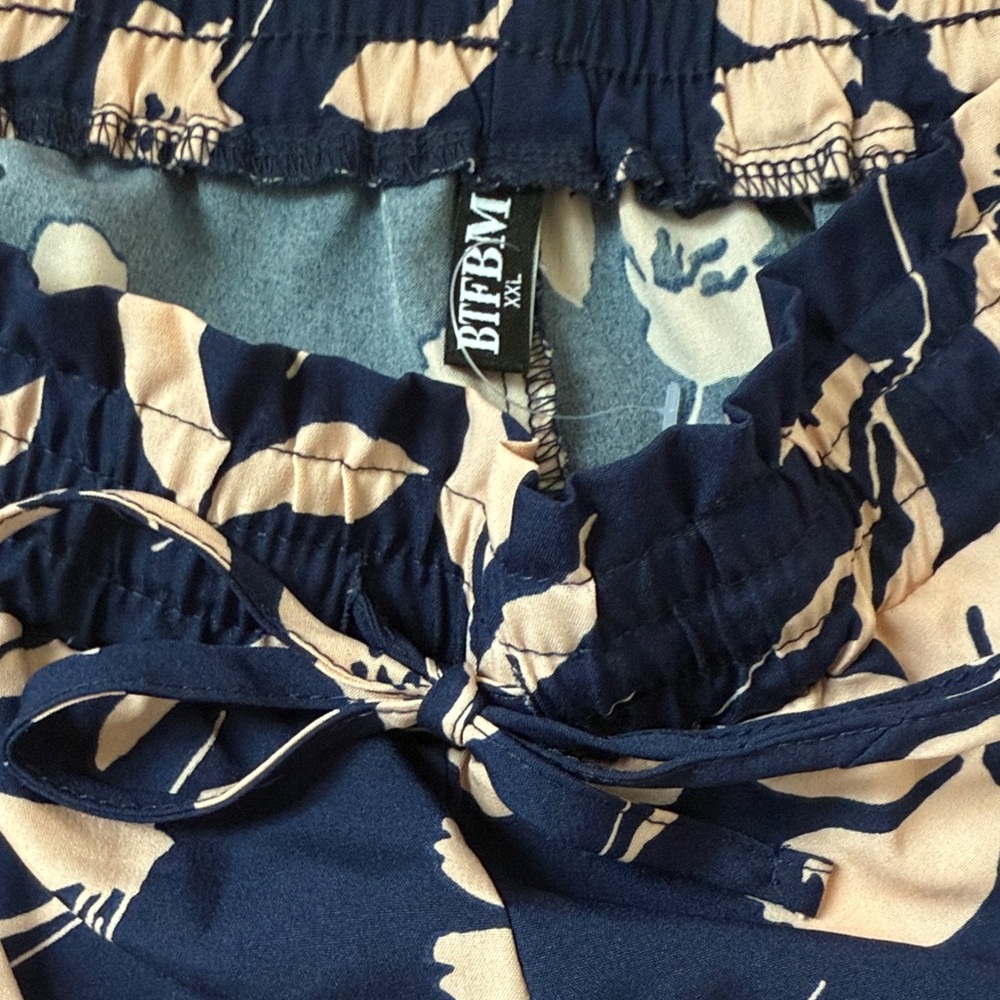 Floral Drawstring Wide-Leg Pants ** Bundle 5+ items and name your offer!!! 💖💞 - Picture 2 of 4